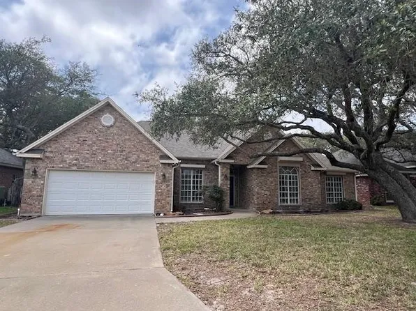 302 Cherry Hills Dr, Rockport, TX 78382