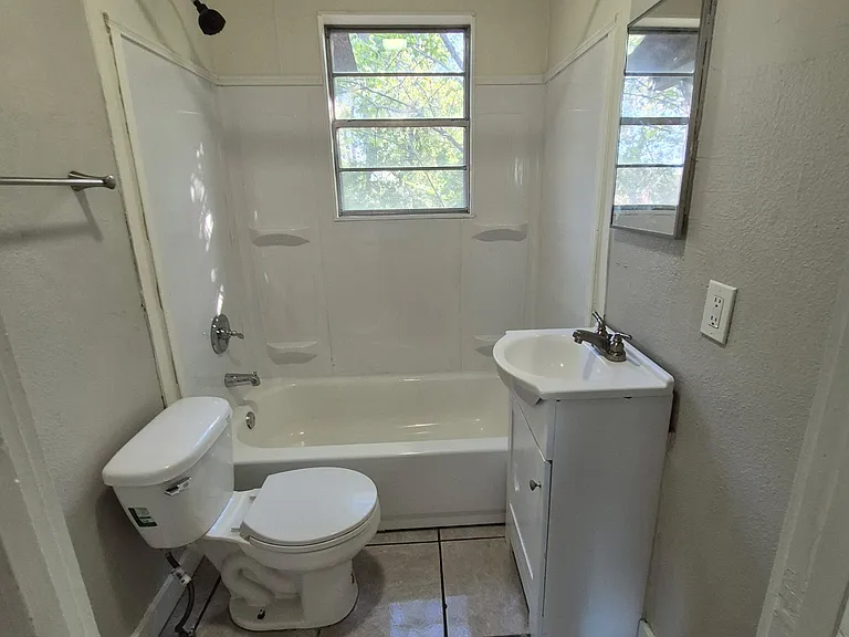 1005 W Saint Louis St — Photo 6
