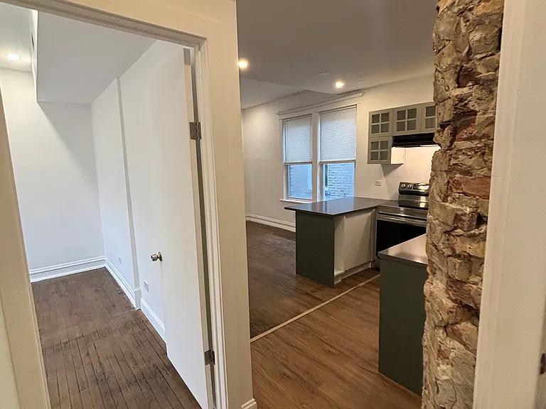 740 N Spaulding Ave #2F — Photo 9