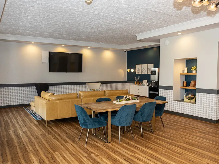 4175 Lobby
