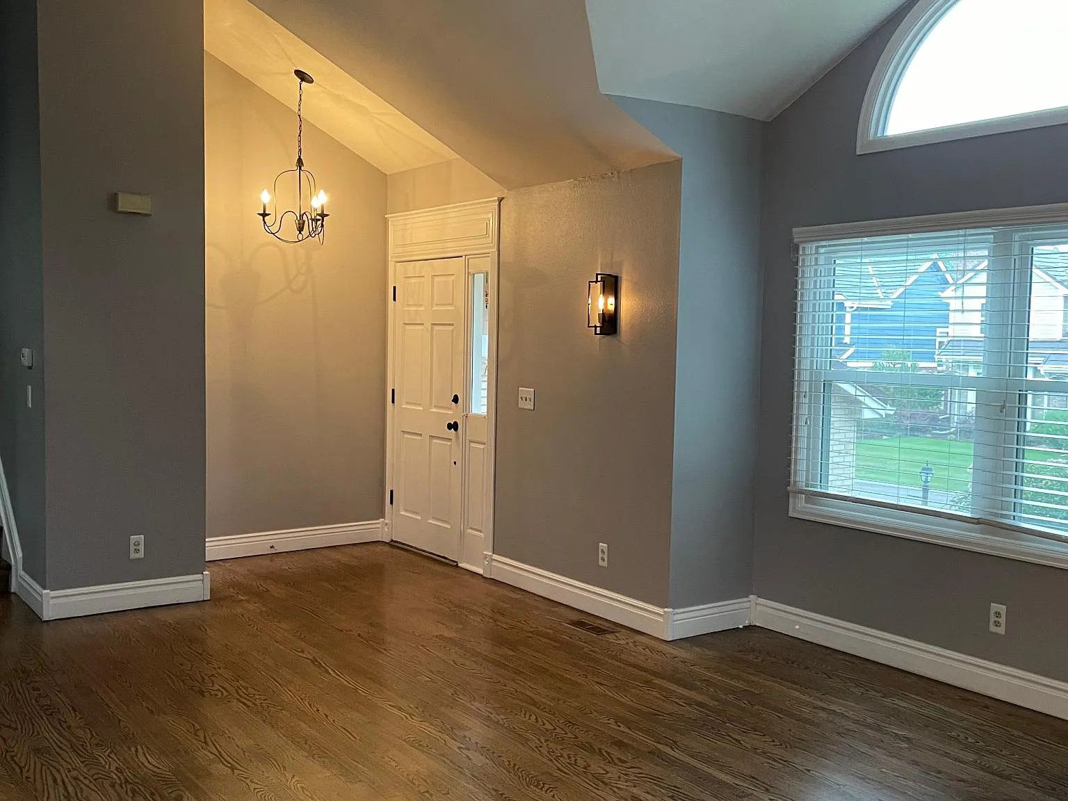 4 bed, 3.5 bath, 2900 sqft, $4,200 — Photo 2