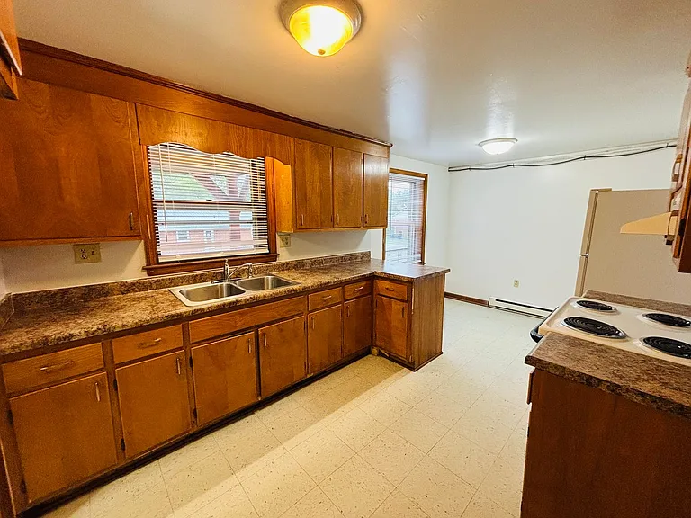 2 Bedroom, 1 Bath Apartments — Photo 11