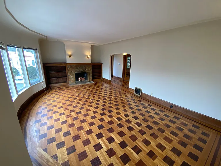 42 Castle Manor Ave — Photo 6
