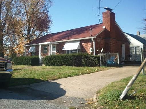 2nd image of 3202 Elm St