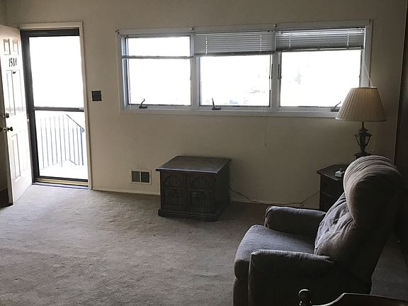 3rd image of 1584 N Thompson Dr