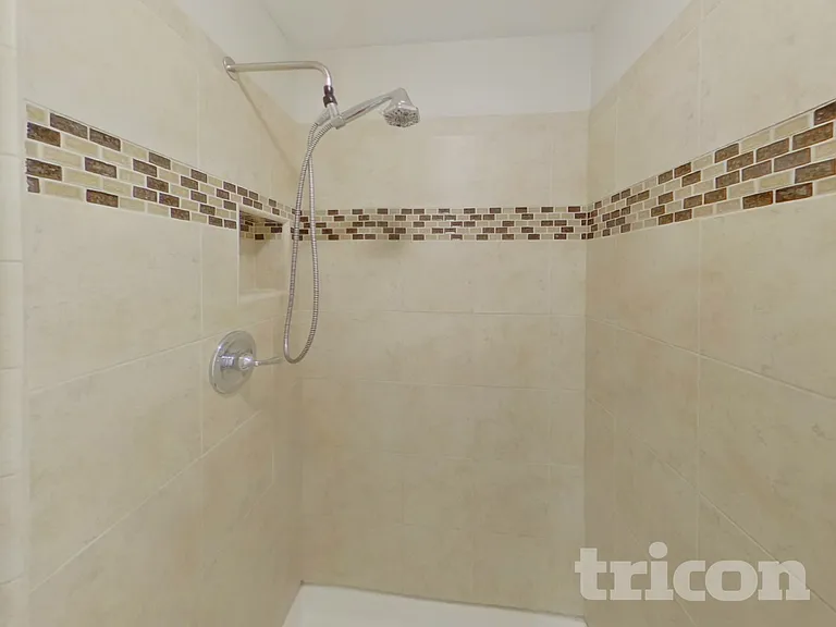 3015 Moonbeam Cir N — Photo 10