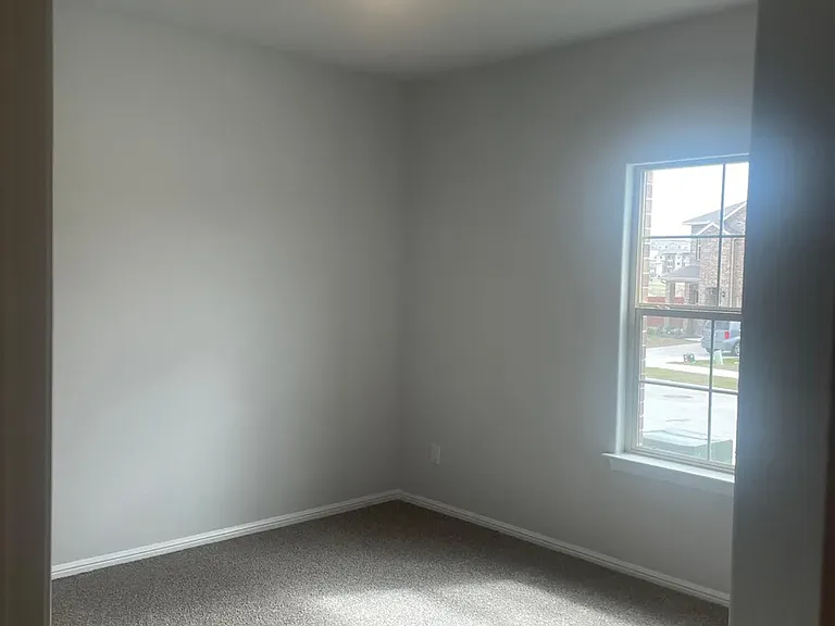 953 Braymer Ln — Photo 3