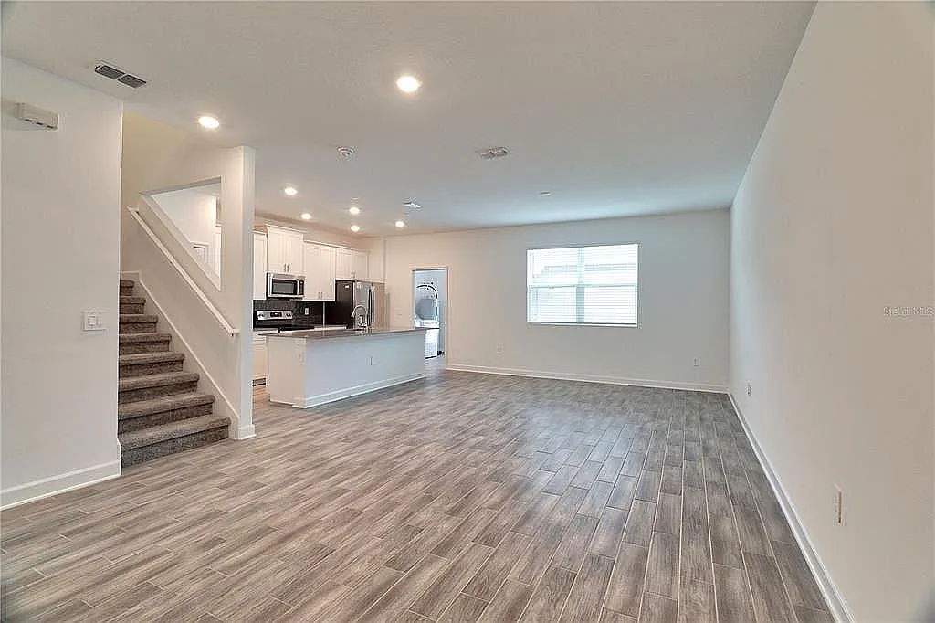 3084 Addison Blvd — Photo 2
