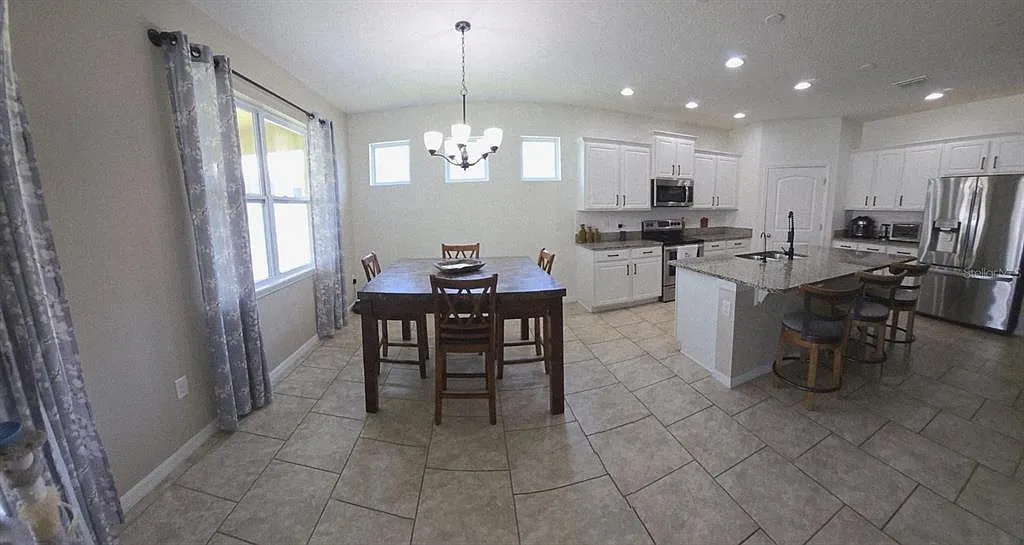 4 bed, 2.0 bath, 2038 sqft, $2,700 — Photo 3