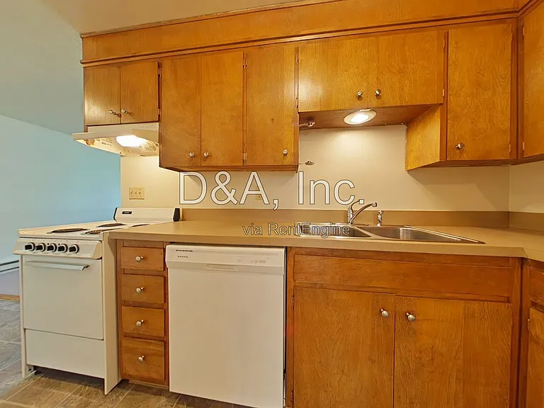 680 SW Washington Ave #B — Photo 4