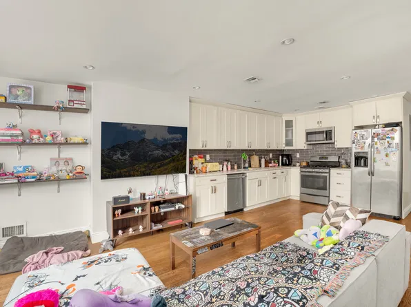 249 Eldert Street image 9 of 11