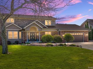 38846 Venetian Dr, Harrison Township, MI 48045