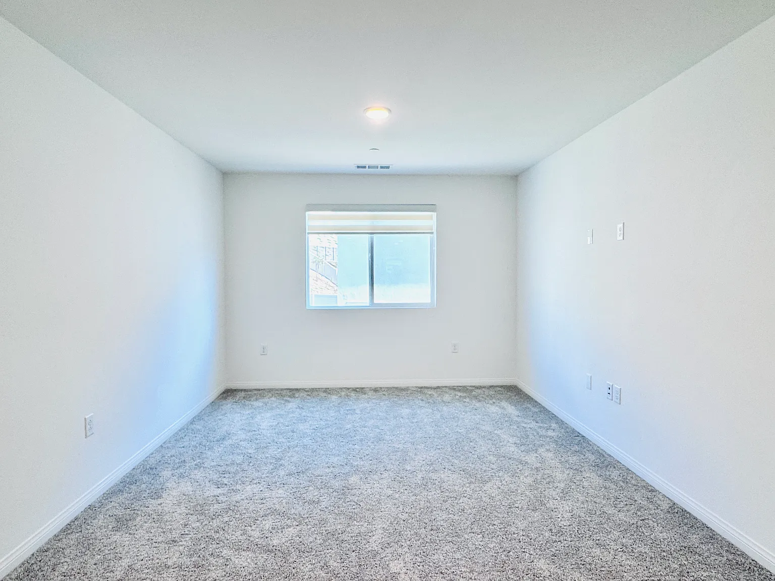 5 bed, 3040 sqft, $4,000 — Photo 4