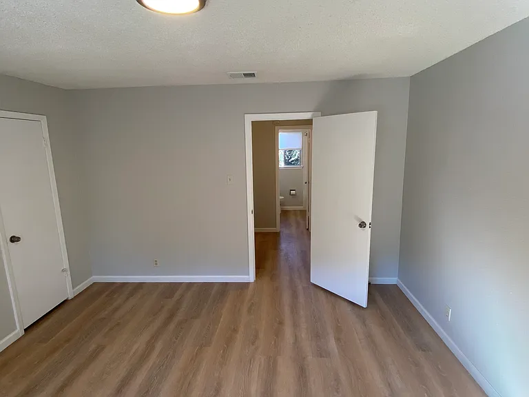 8812 Clearbrook Trl #B — Photo 13