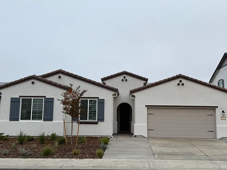 2064 Moonbrook Cir — Photo 1
