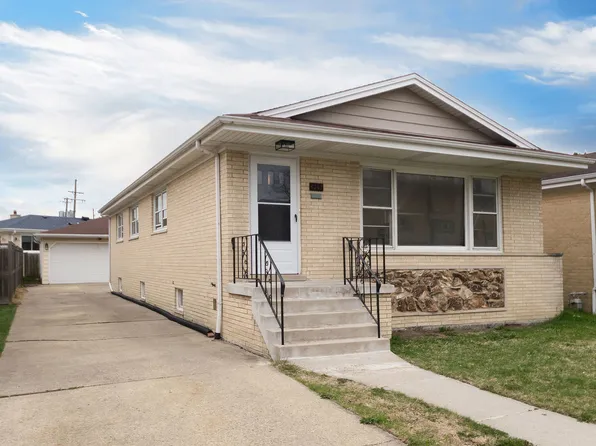 6747 N Sauganash Ave, Chicago, IL 60646