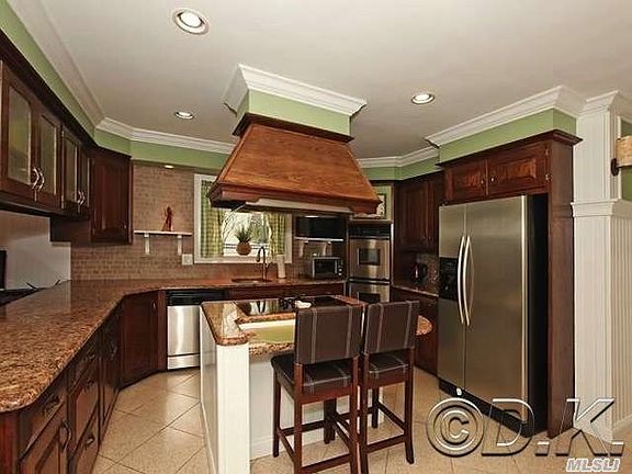 2nd image of 3772 Clark St