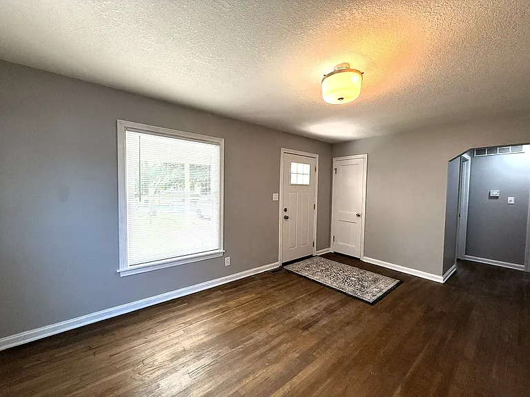 2037 S Laura Ave — Photo 5