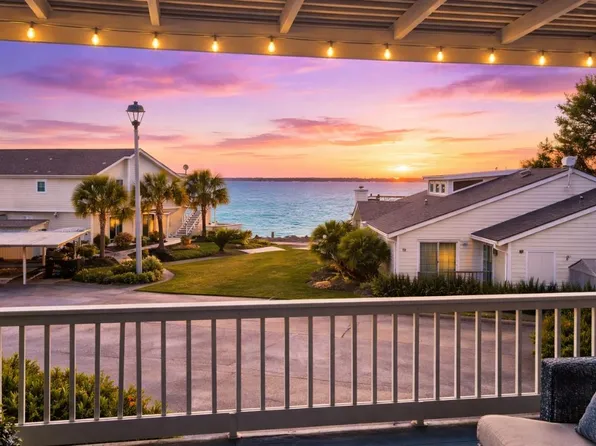 88 Lakeview Vlg, Montgomery, TX 77356