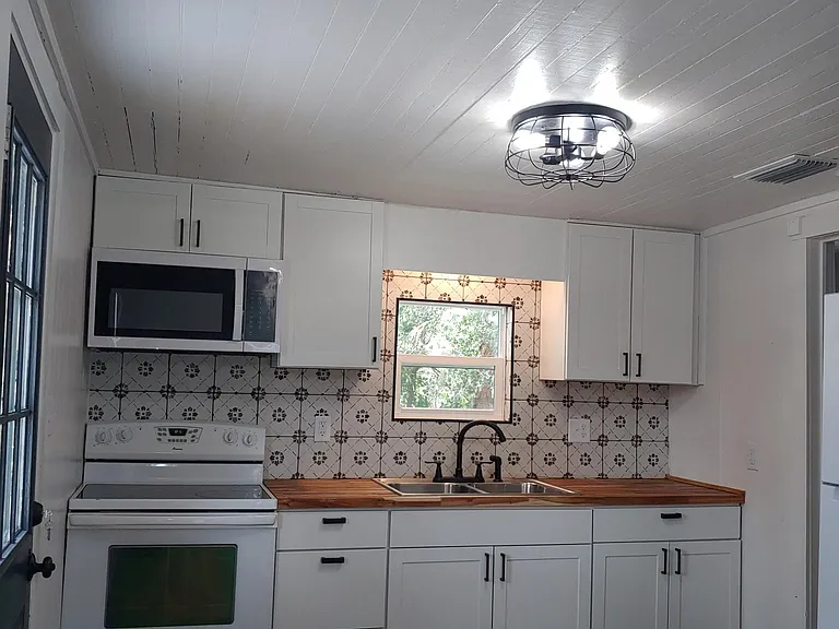 219 W Ocala St — Photo 2