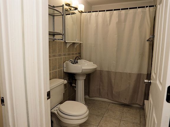 5th image of 9 Glen Ave Unit 18
