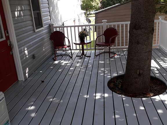 Front Deck with Retro Table and Chairs