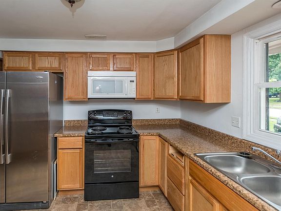 4th image of 662 Warrington Dr