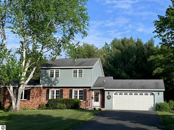 2305 Sandwood Dr, Traverse City, MI 49686