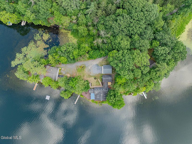 4th image of 35 Loon Island Way