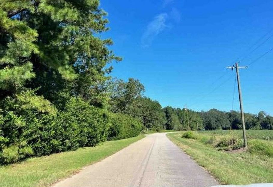 2nd image of 587 Helicopter Rd