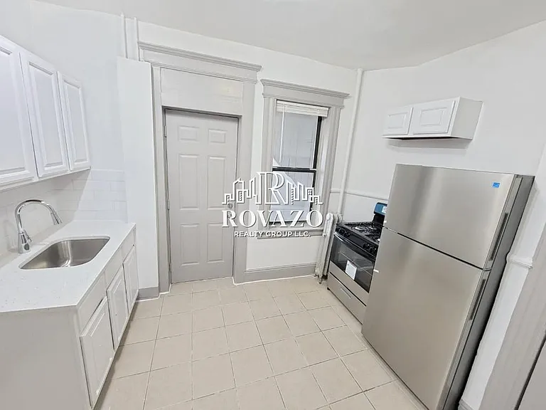 66-67 N Grove St #6 — Photo 1