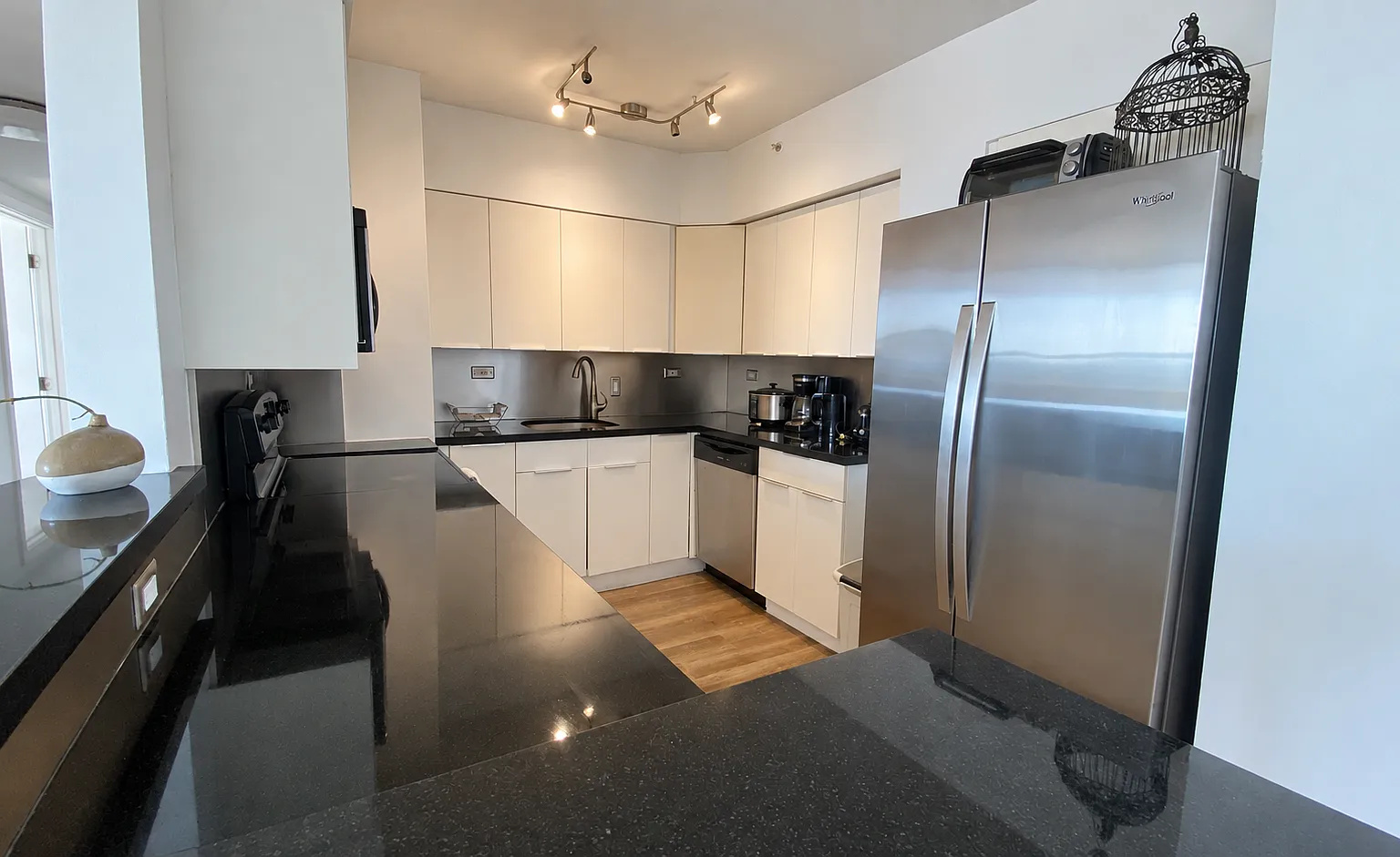1 bed, 953 sqft, $3,400 — Photo 3
