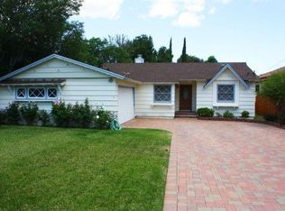 22957 Oxnard St, Woodland Hills, CA 91367