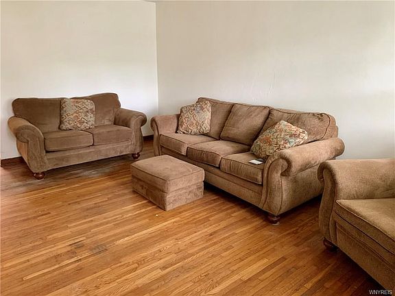 3rd image of 2470 Linwood Ave