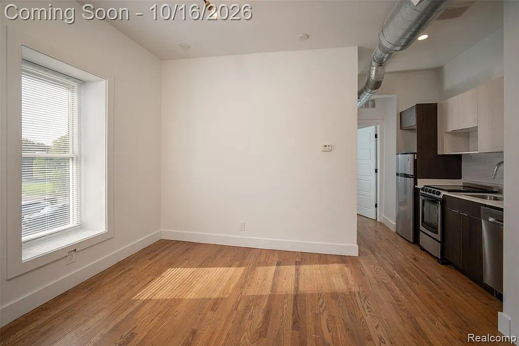 1 bed, 1.0 bath, 1050 sqft, $1,199 — Photo 3