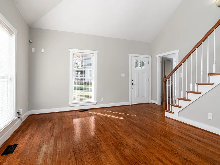 327 Mill Rd — Photo 6