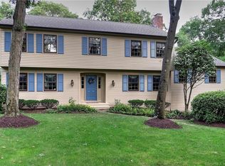 25 Fairway Ln, Trumbull, CT 06611