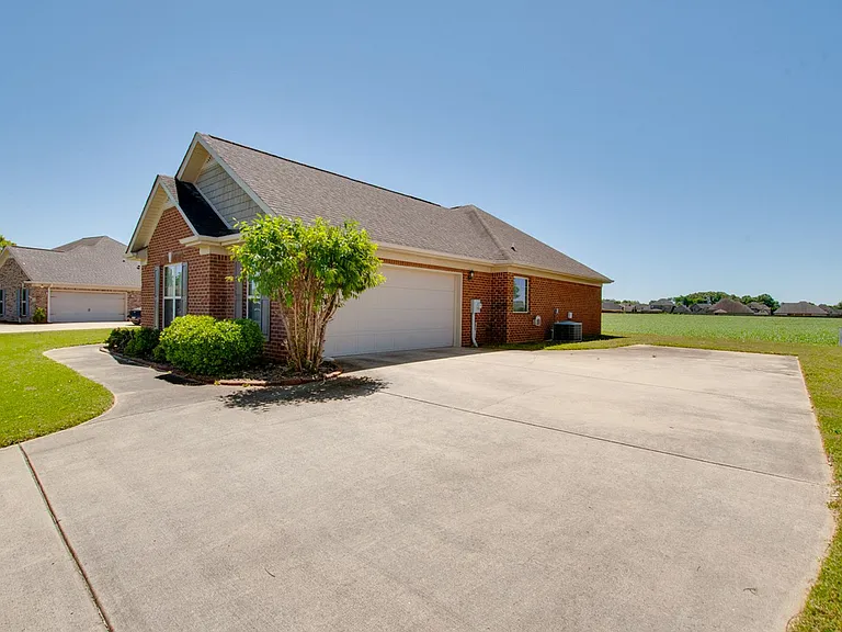 120 Lexi Ln — Photo 3