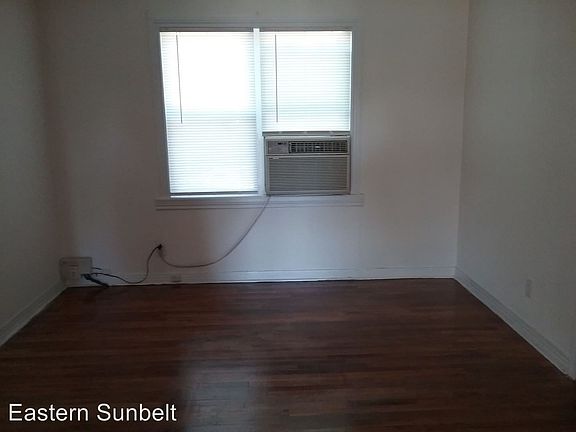 4th image of 129 N Houston Ave