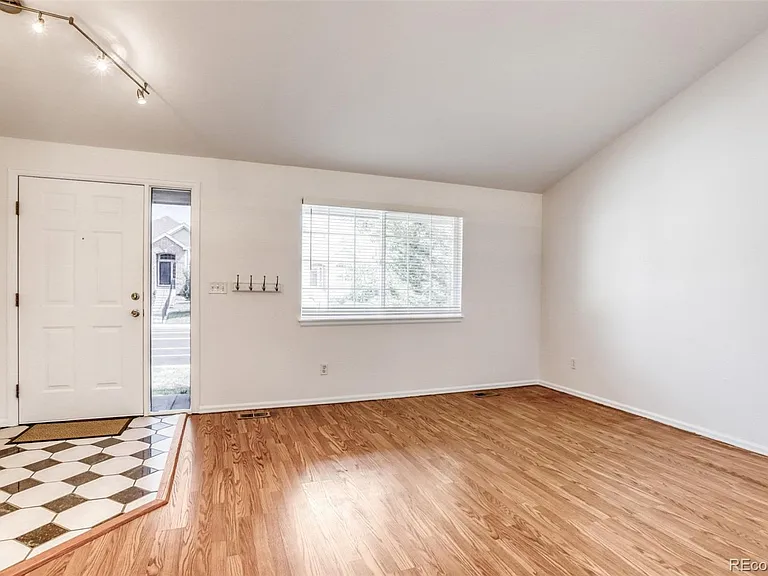 1633 Deerwood Dr — Photo 4
