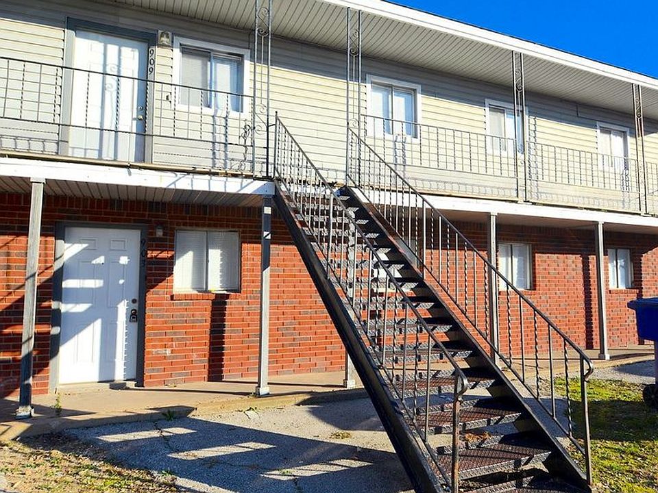 1st image of 901 S 15th St #901