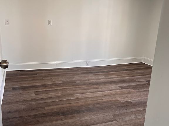 2nd image of 631 N Mulberry St