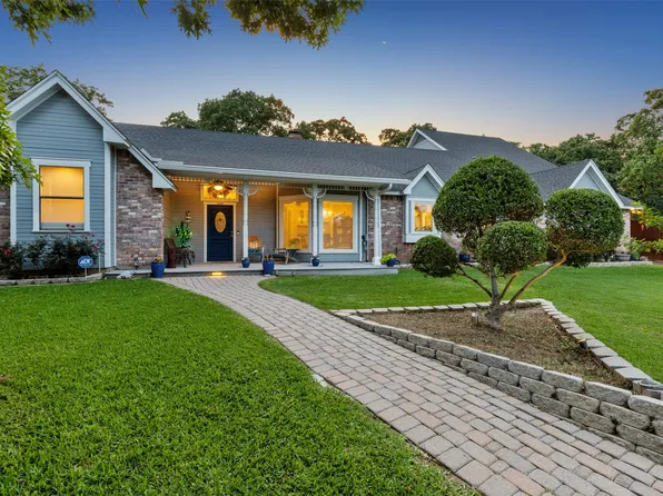 1214 Vera Ln, Kennedale, TX 76060