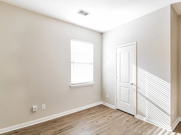 204 Aaron St — Photo 12