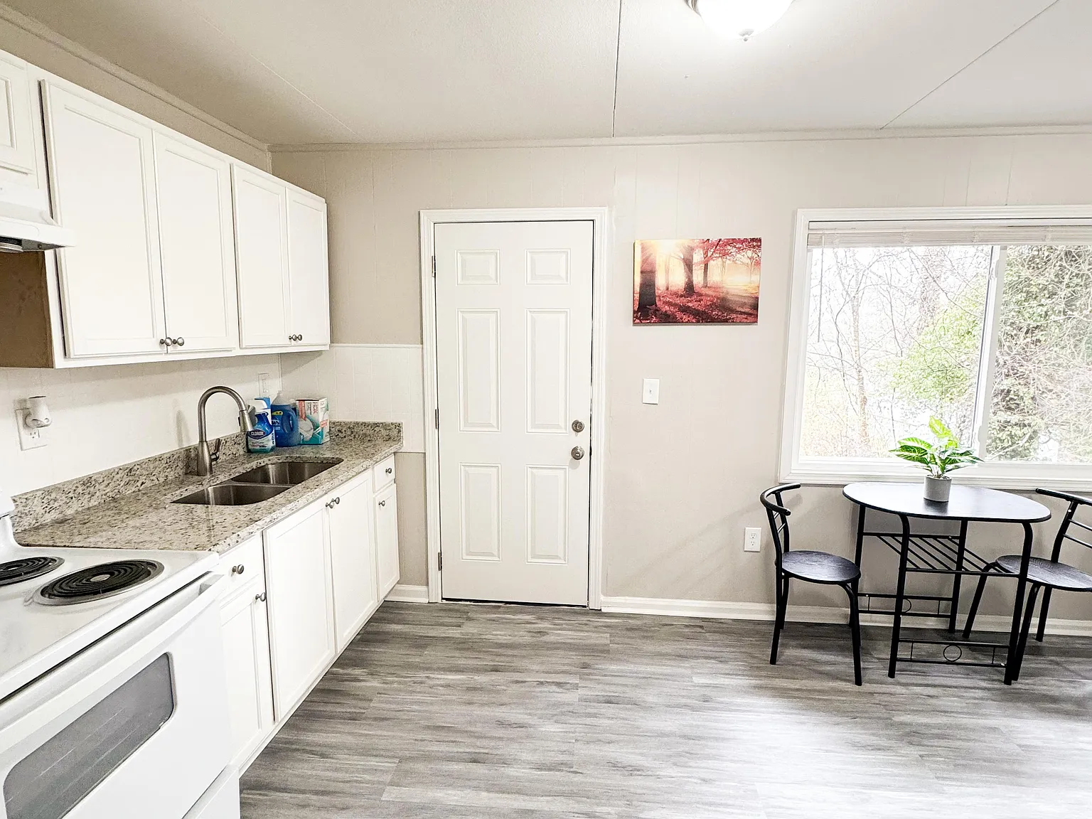 4 bed, 3.0 bath, 2000 sqft, $724 — Photo 4
