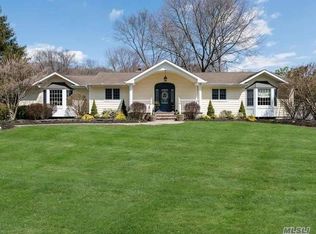 3 Lisa Ct, Cold Spring Harbor, NY 11724