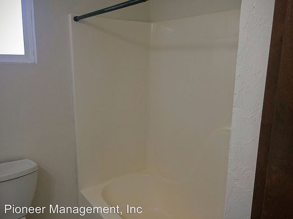 2nd image of 652 NE Alameda Ave