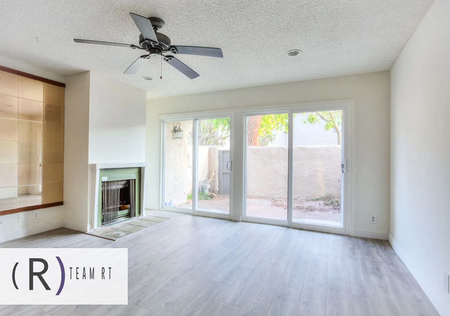 Beautiful 3-Bedroom Condo with Private Patio and Community Pool — Photo 4