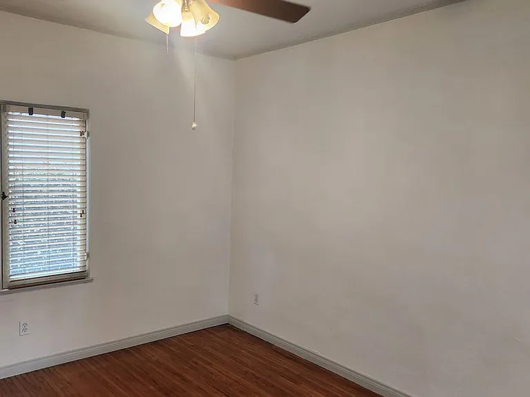1451 S Fairfax Ave — Photo 18