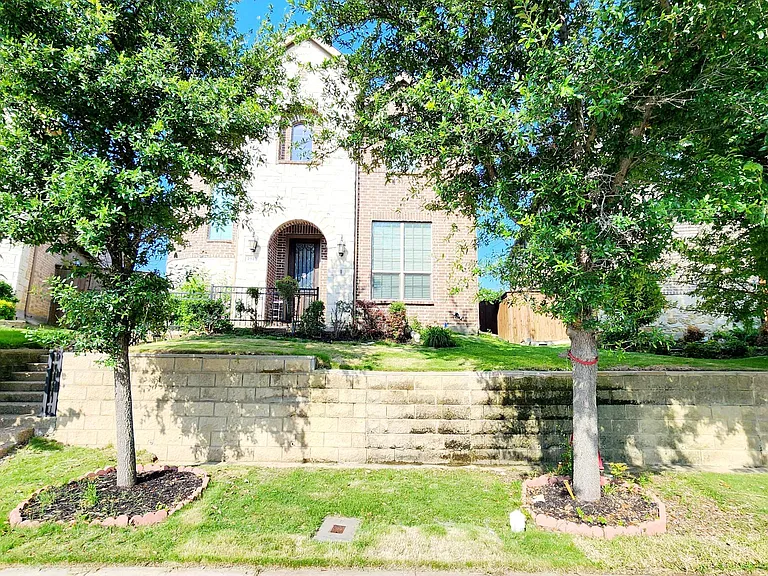 4941 Empire Way — Photo 3